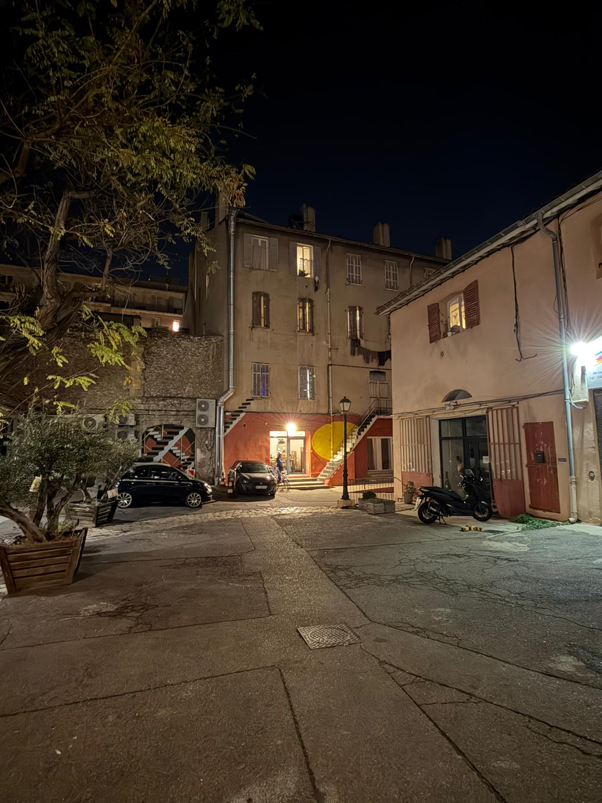 Hôtel Vertigo By night